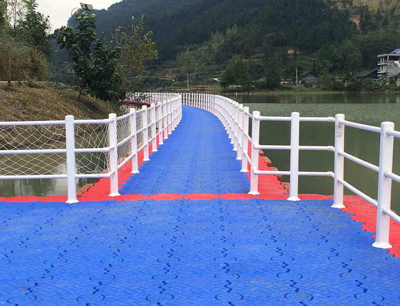 贵州松桃水上浮桥